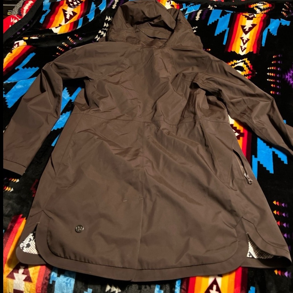 LULULEMON RAIN COAT/JACKET